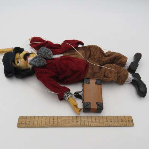 Kurt der Kunstler Marionette in box