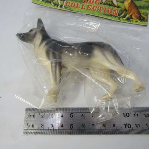 Lot of 7 collectible plastic dogs - some duplicates