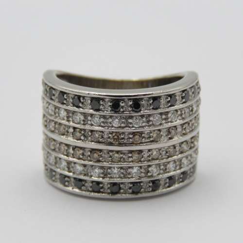 9kt White Gold dress ring with white, champagne and black diamonds - 75 Diamonds