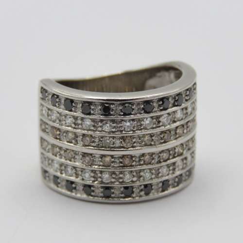9kt White Gold dress ring with white, champagne and black diamonds - 75 Diamonds