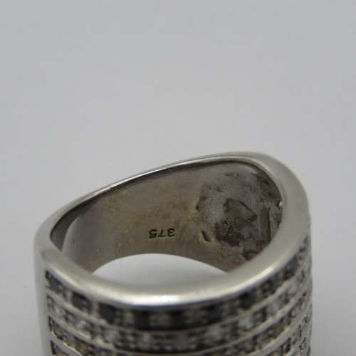 9kt White Gold dress ring with white, champagne and black diamonds - 75 Diamonds