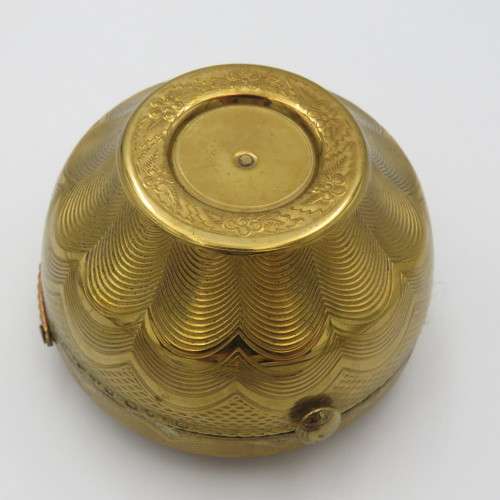 Vintage Kigu flower basket powder compact