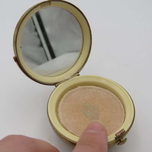 Vintage Kigu flower basket powder compact