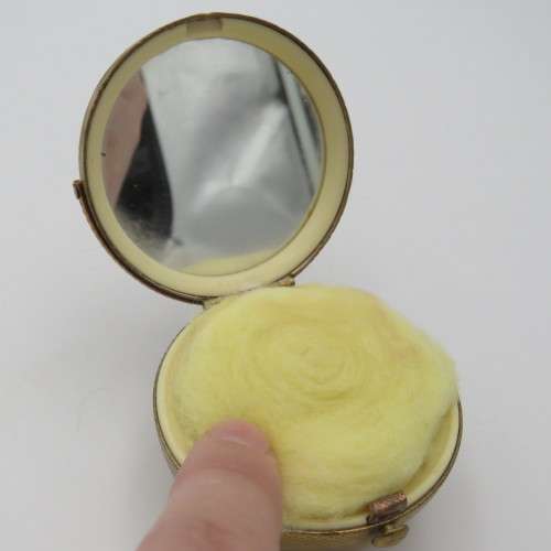 Vintage Kigu flower basket powder compact