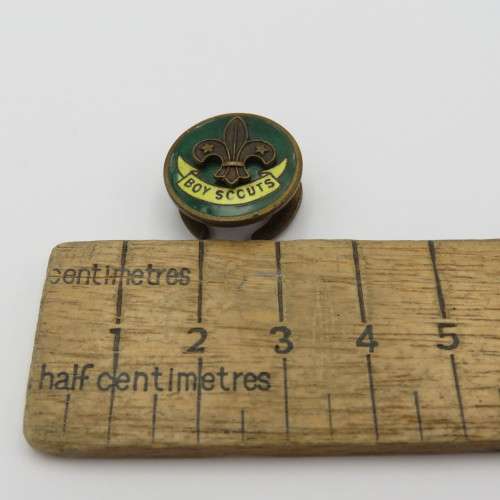 Vintage Boy Scouts button hole badge