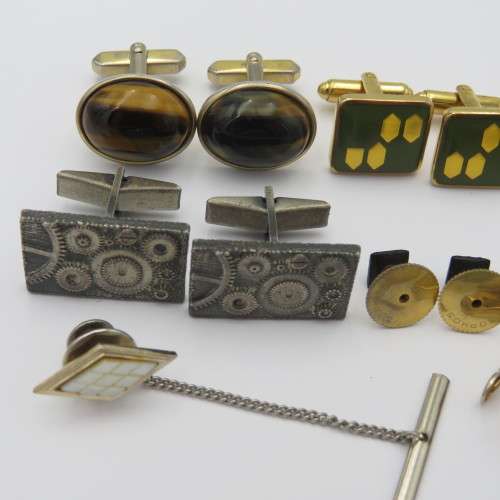 Lot of 4 pairs of vintage cufflinks and some tie pins