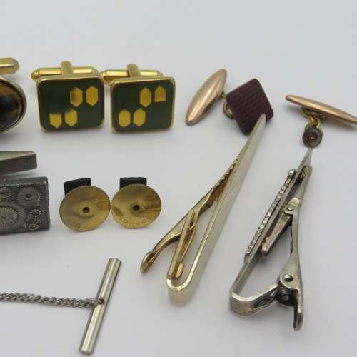 Lot of 4 pairs of vintage cufflinks and some tie pins