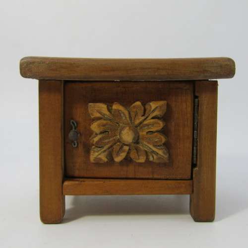 Vintage wooden Dolls House furniture - Bed and Bedside table