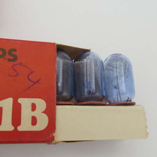 Lot of 4 Philips flash bulbs