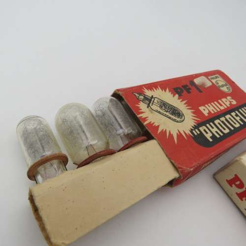Lot of 4 Philips flash bulbs