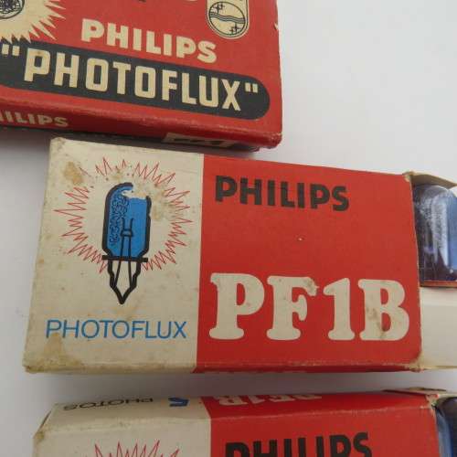 Lot of 4 Philips flash bulbs