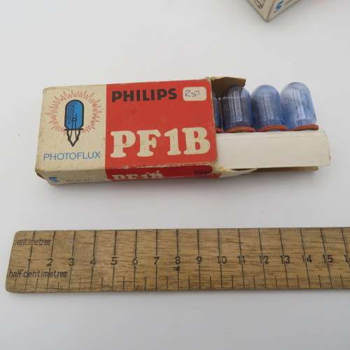 Lot of 4 Philips flash bulbs
