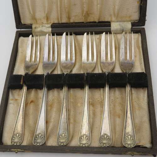 Vintage EPNS cake fork set in box