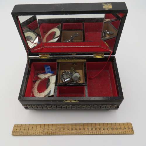 Vintage Japanese musical jewellery box with mother of pearl inlays