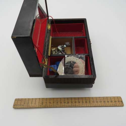 Vintage Japanese musical jewellery box with mother of pearl inlays