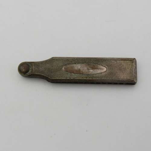 Vintage fold open travel razor
