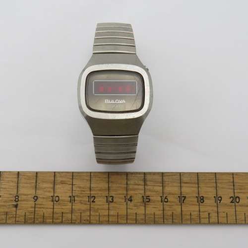 Vintage Bulova Quartz men`s watch - Not working