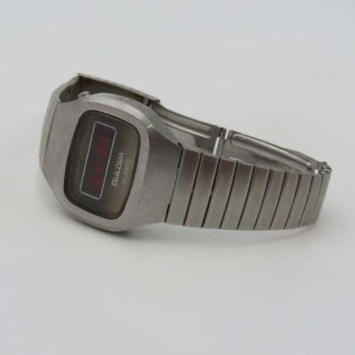 Vintage Bulova Quartz men`s watch - Not working