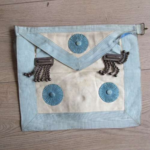 Masonic items of T . Potts in leather case with many items