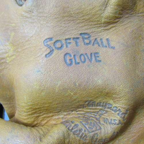 Vintage DandM leather soft ball glove - DP122