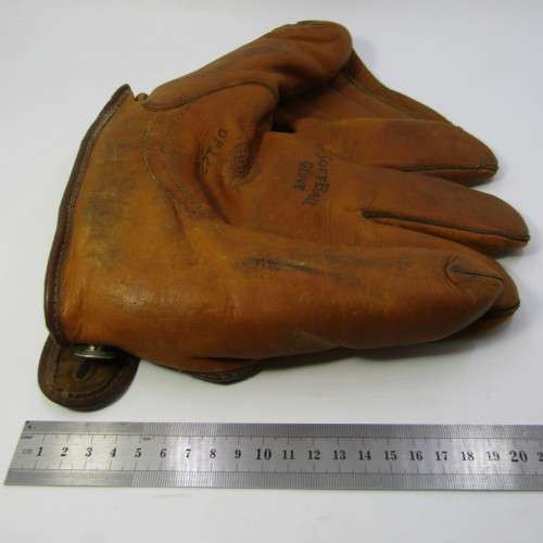 Vintage DandM leather soft ball glove - DP122