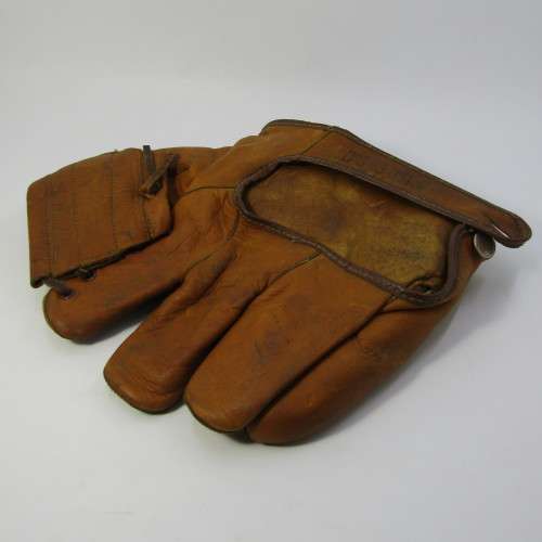 Vintage DandM leather soft ball glove - DP122