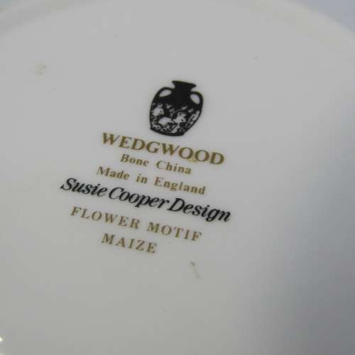 Vintage Wedgwood Susie Cooper design - flower motif maize trinket bowl