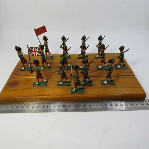 Set of 15 Scottish Highlanders marching lead soldiers