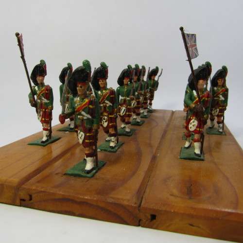 Set of 15 Scottish Highlanders marching lead soldiers