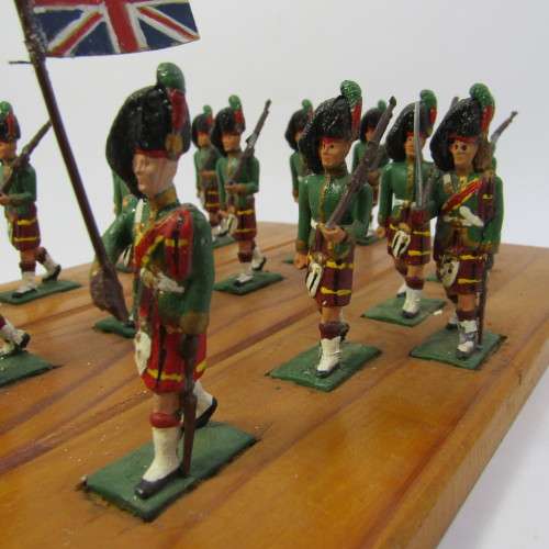 Set of 15 Scottish Highlanders marching lead soldiers