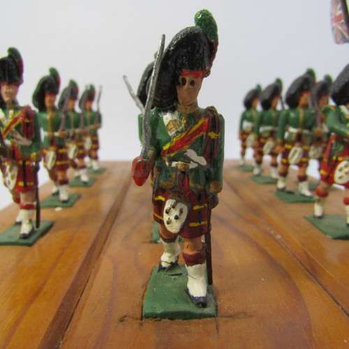 Set of 15 Scottish Highlanders marching lead soldiers