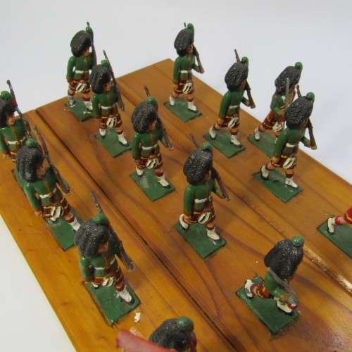 Set of 15 Scottish Highlanders marching lead soldiers