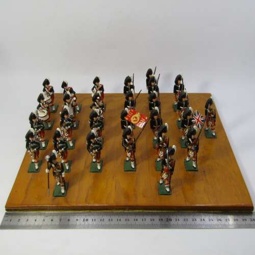 Set of 28 Scottish Highlanders marching band lead soldiers