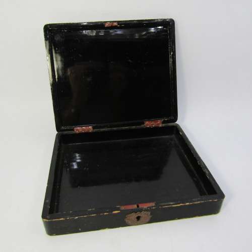 Vintage Japanese jewellery box with mother of pearl inlays