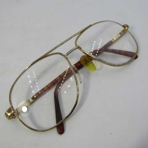 Vintage reading glasses in case