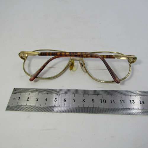 Vintage reading glasses in case