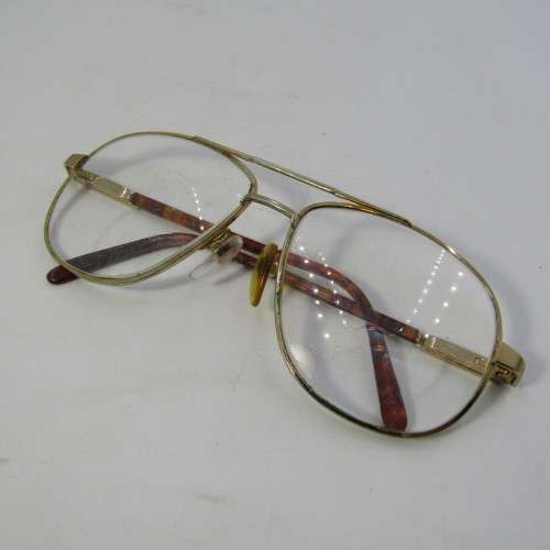 Vintage reading glasses in case