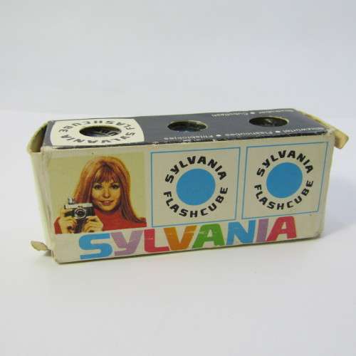 Set of 3 vintage Sylvania flash cubes in box