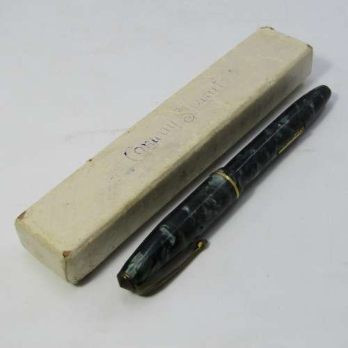 Vintage Conway Stewart fountain pen with 14kt gold nib in box