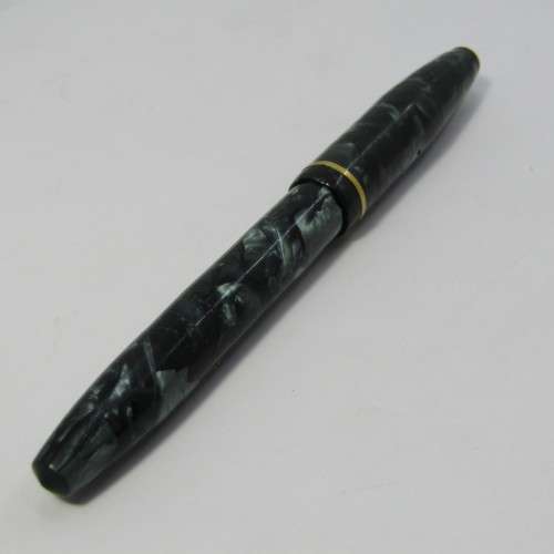 Vintage Conway Stewart fountain pen with 14kt gold nib in box