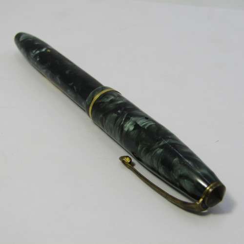 Vintage Conway Stewart fountain pen with 14kt gold nib in box