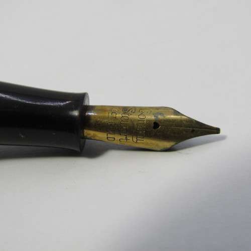 Vintage Conway Stewart fountain pen with 14kt gold nib in box