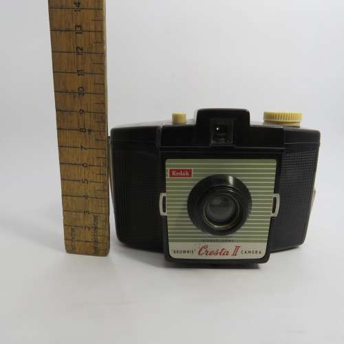 Vintage Kodak Brownie Cresta ll camera