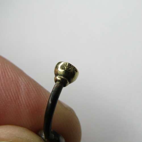 9kt Gold belly ring with Aquamarines - weighs 1,1g