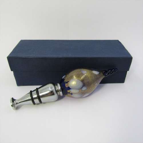Vintage wine stopper with handmade glass top