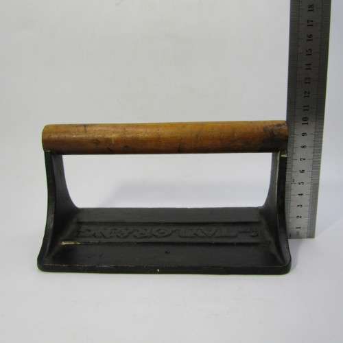 Vintage 1978 Taylor and NG cast iron bacon press