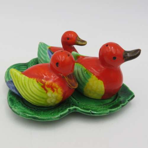 Vintage porcelain 3 ducks sat and pepper shakers - mustard pot bowl missing