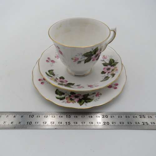 Vintage Queen Anne 8346 trio