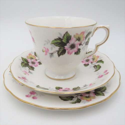 Vintage Queen Anne 8646 trio