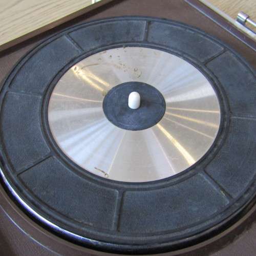 Vintage Sanyo travel record player - only one channel works on radio and turntable needs service